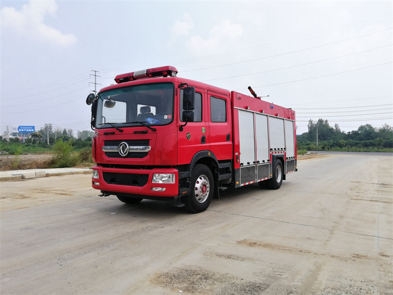 東風(fēng)D9   7噸水罐消防車