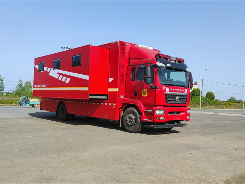 重汽豪沃宿營車