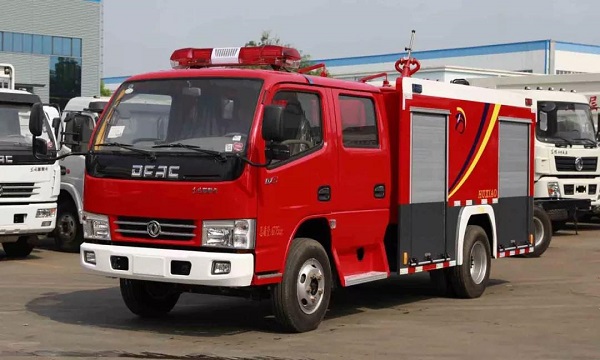 東風(fēng)多利卡4噸水罐消防車